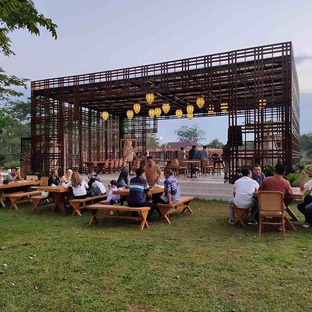 Ramada By Wyndham Yogyakarta Hotel Sleman  Kültér fotó