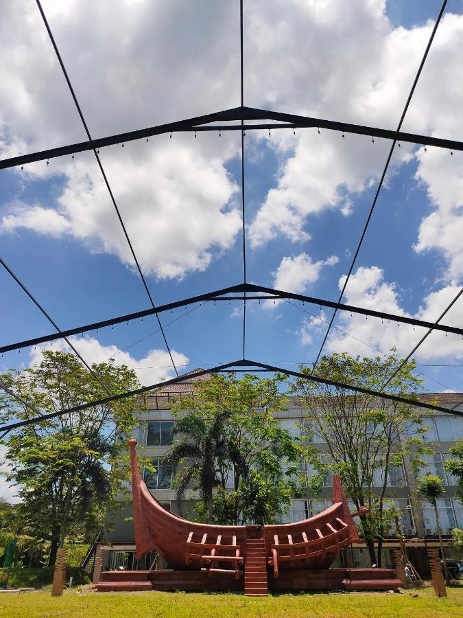 Ramada By Wyndham Yogyakarta Hotel Sleman  Kültér fotó