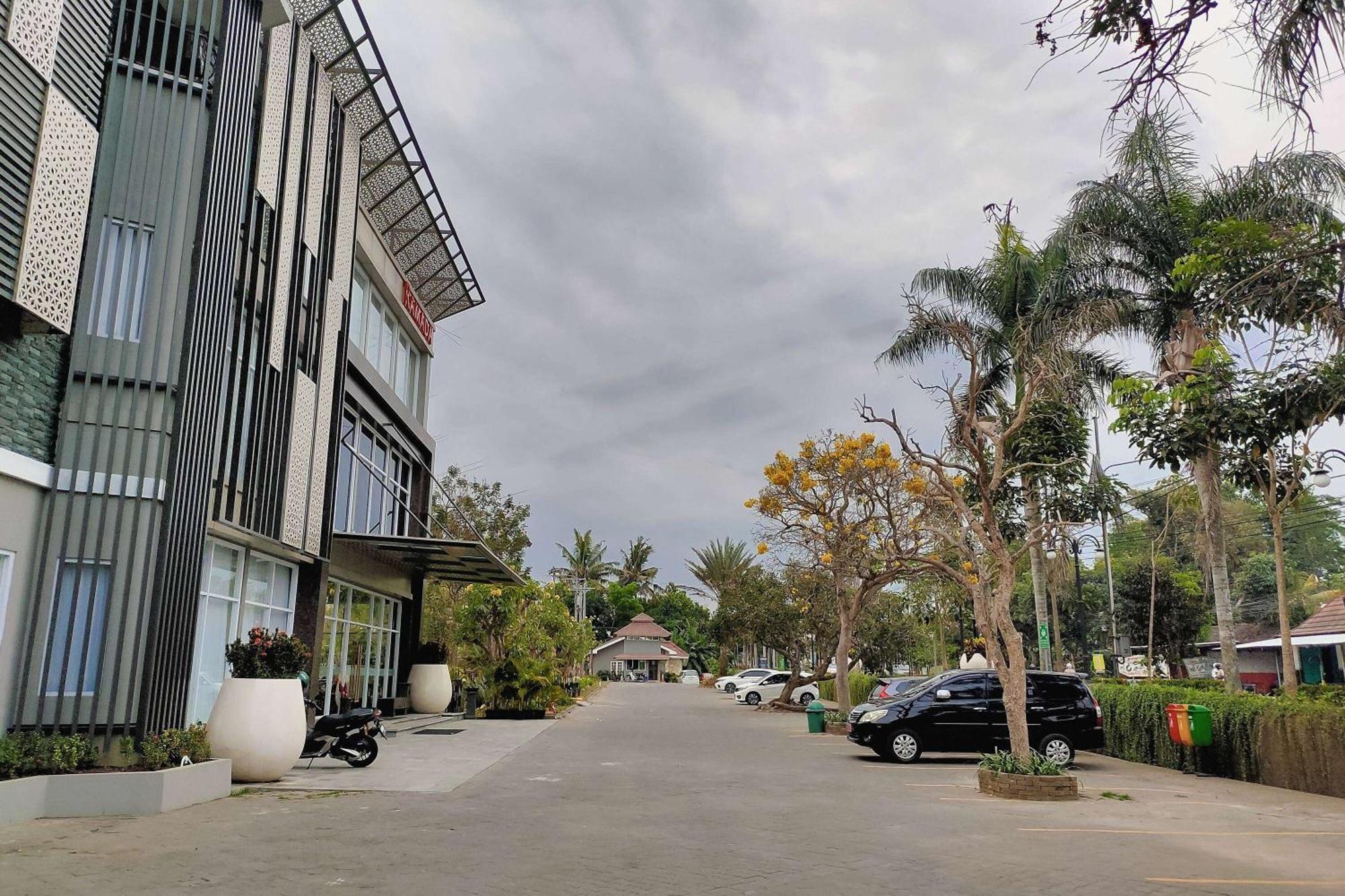 Ramada By Wyndham Yogyakarta Hotel Sleman  Kültér fotó