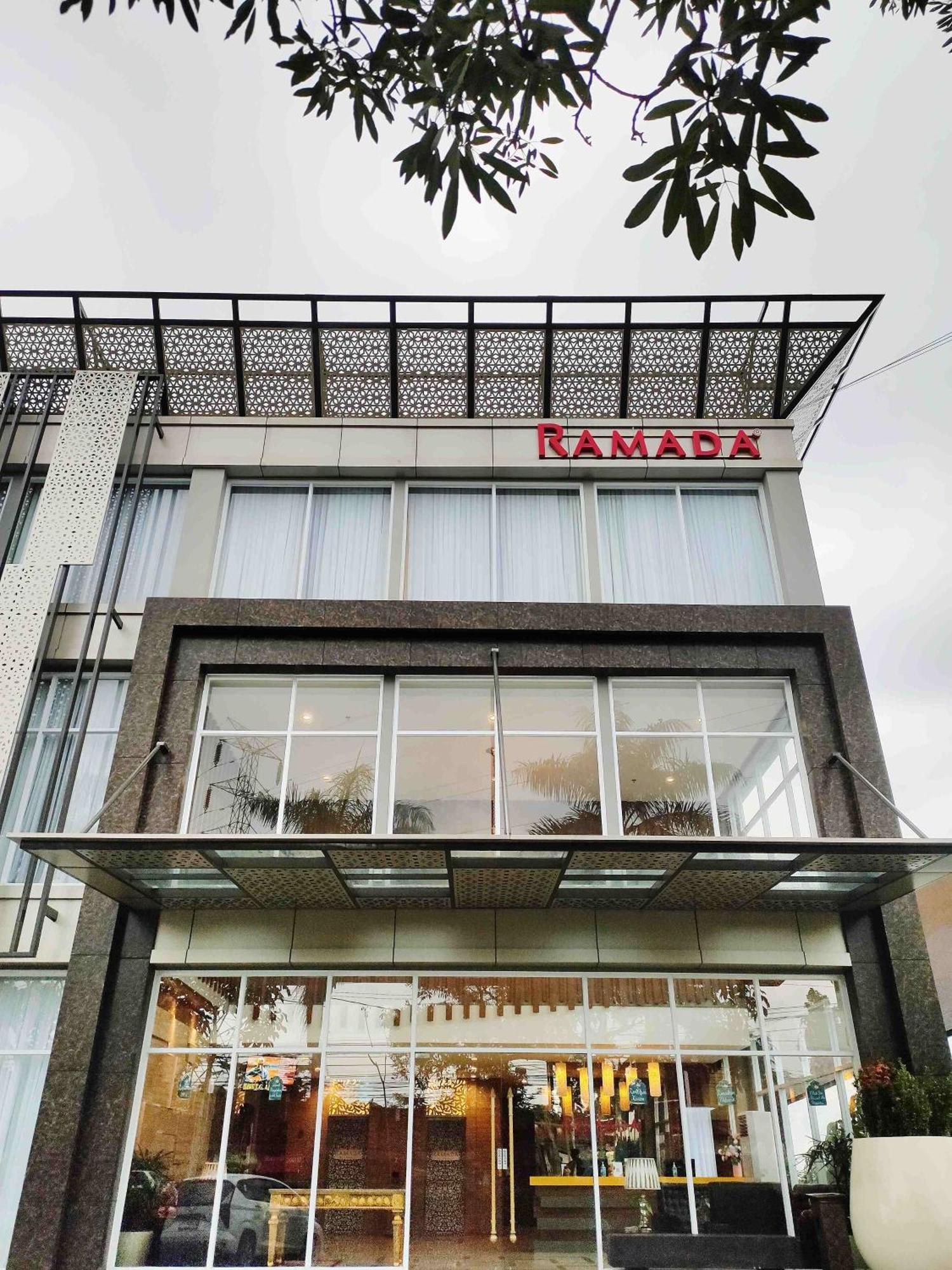 Ramada By Wyndham Yogyakarta Hotel Sleman  Kültér fotó